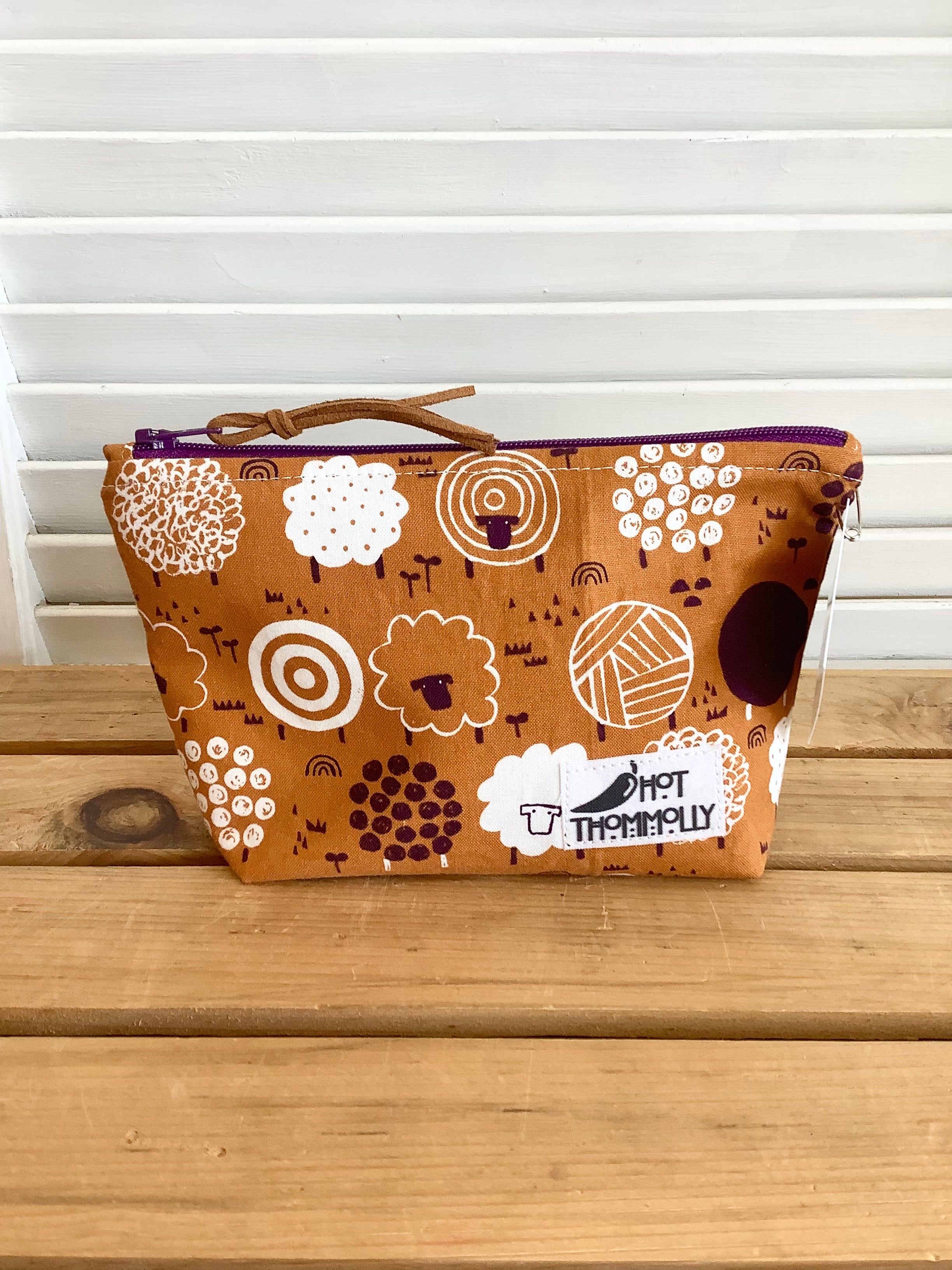 Sheep & Yarn - Small zip pouch from Hot Thommolly