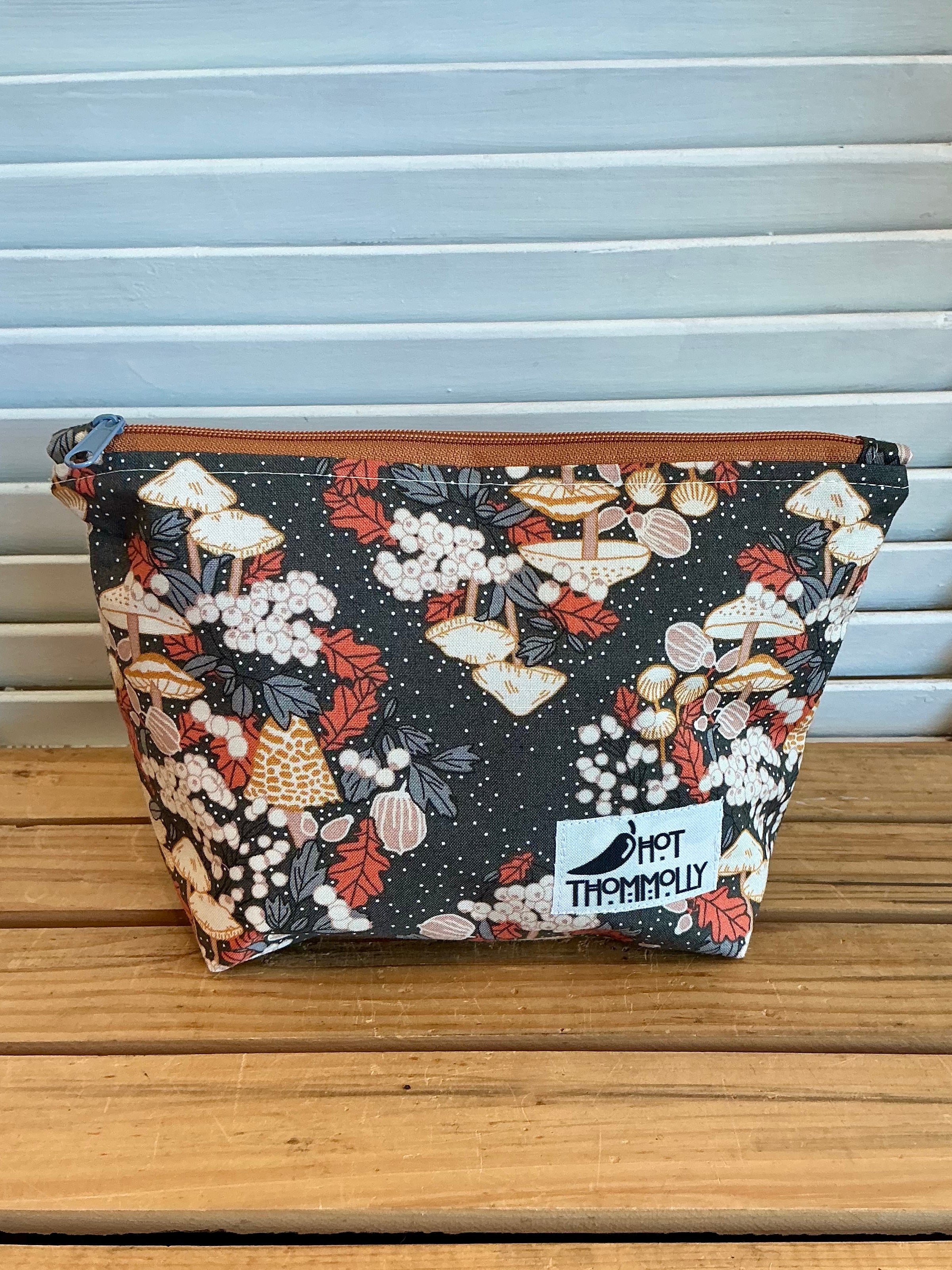 Zipper Pouches from Hot Thommolly