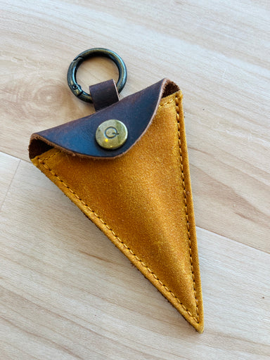 Mustard - Della Q Scissor pocket