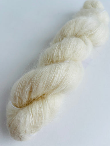 SISU Silk Handspun Yarn – Silk1 – PAIVATAR HANDMADE